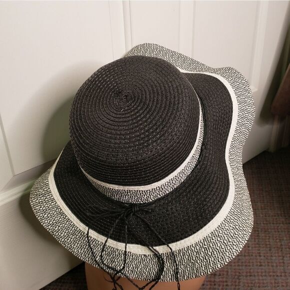 Floppy Paper Sun Hat - Picture 7 of 9